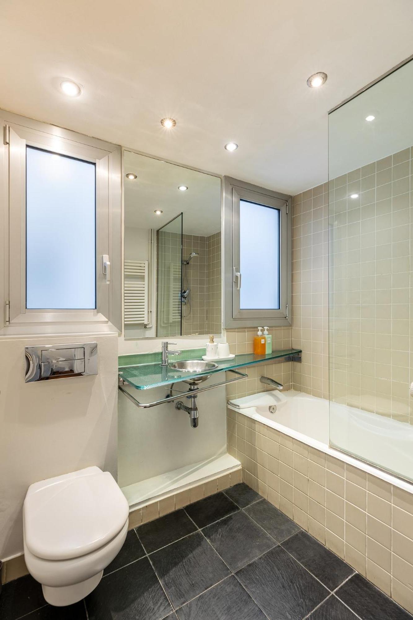 Large & Beautiful 4min From Passeig De Gracia Apartment *